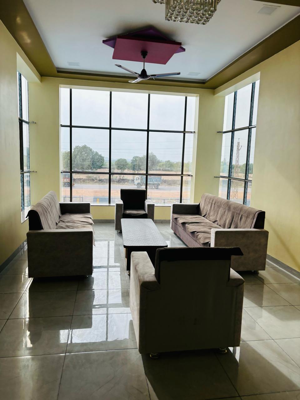 Shree Krishna Hotel and Restaurant